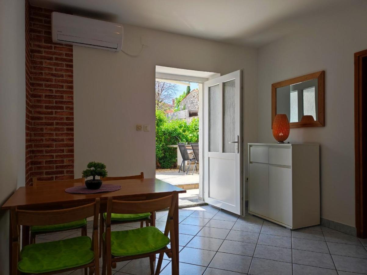 Apartment Rose Krk Town Buitenkant foto
